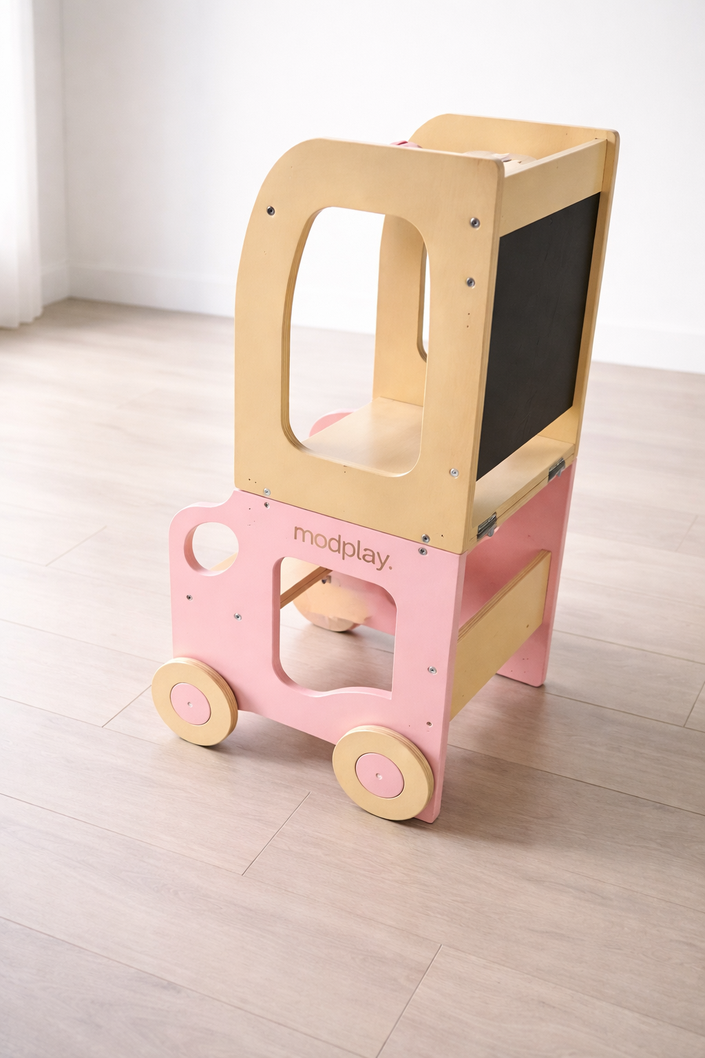 Нэг тавилга. Гурван хэрэглээ. (Montessori суралцах шат)