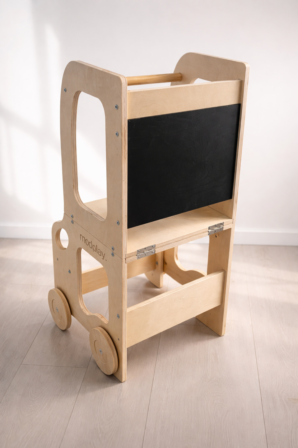 Нэг тавилга. Гурван хэрэглээ. (Montessori суралцах шат)