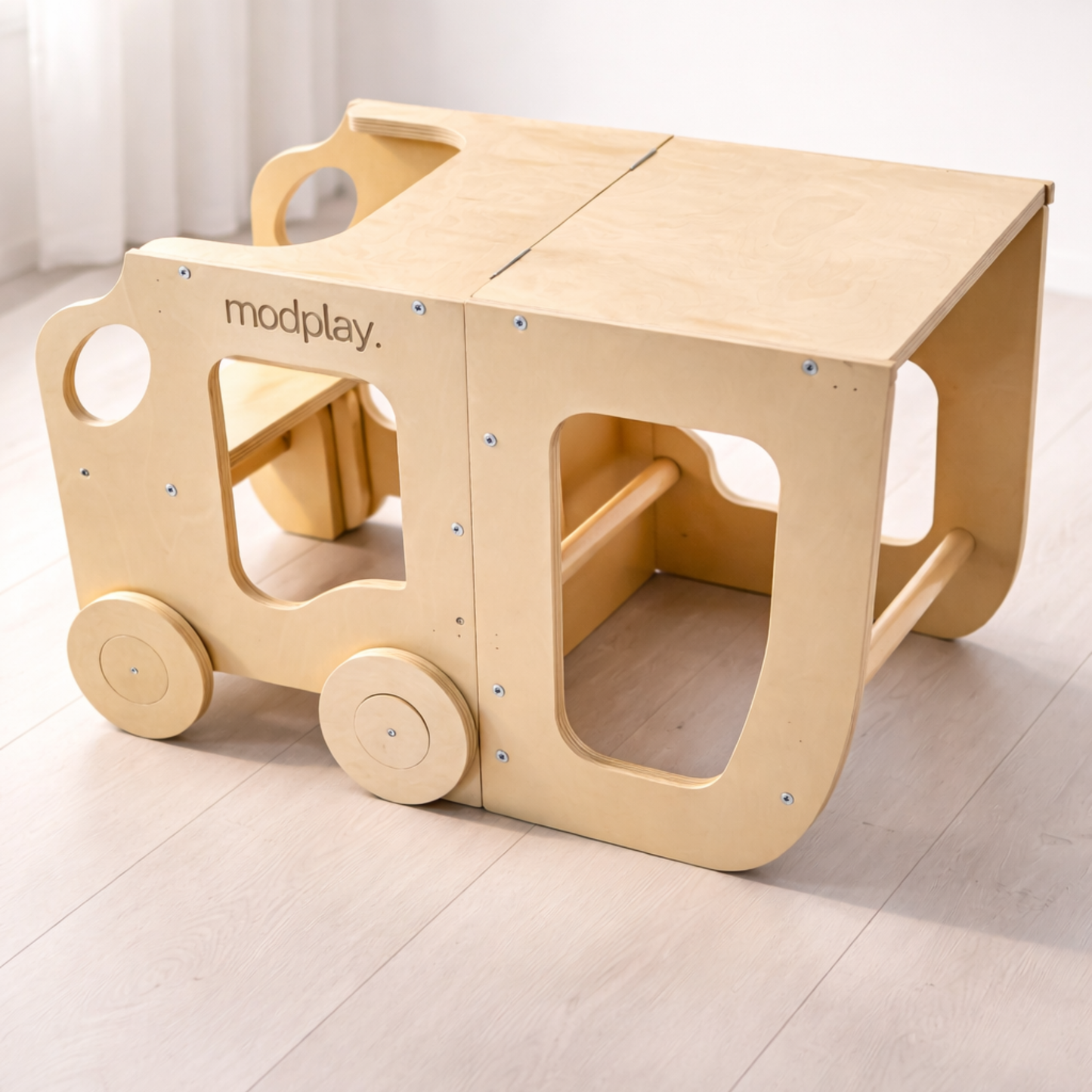 Нэг тавилга. Гурван хэрэглээ. Суралцах шат (Montessori learning tower)